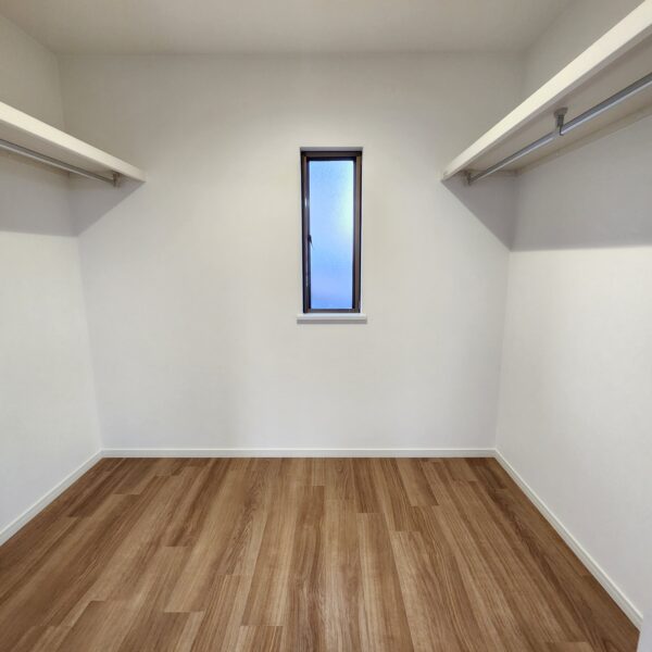 ウォークインクローゼット収納